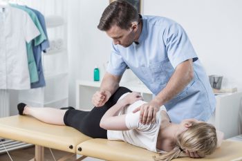 ĐAU LƯNG BÊN PHẢI ÂM Ỉ KÉO DÀI, CÁCH CHỮA ĐẨY LÙI BỆNH HIỆU QUẢ